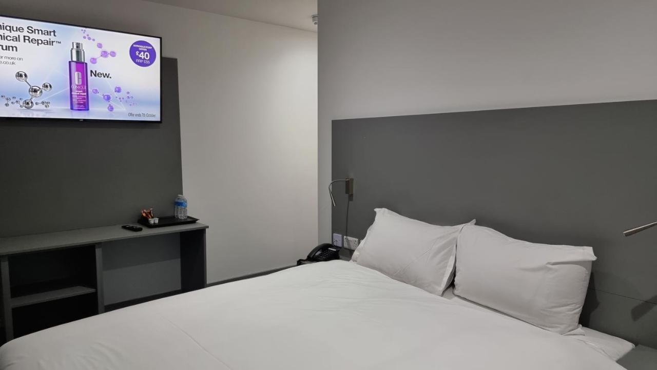 Dreams Hotel - Park View Barking  Bagian luar foto