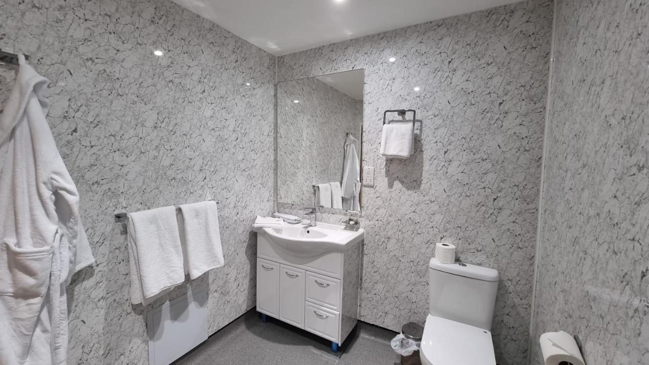 Dreams Hotel - Park View Barking  Bagian luar foto