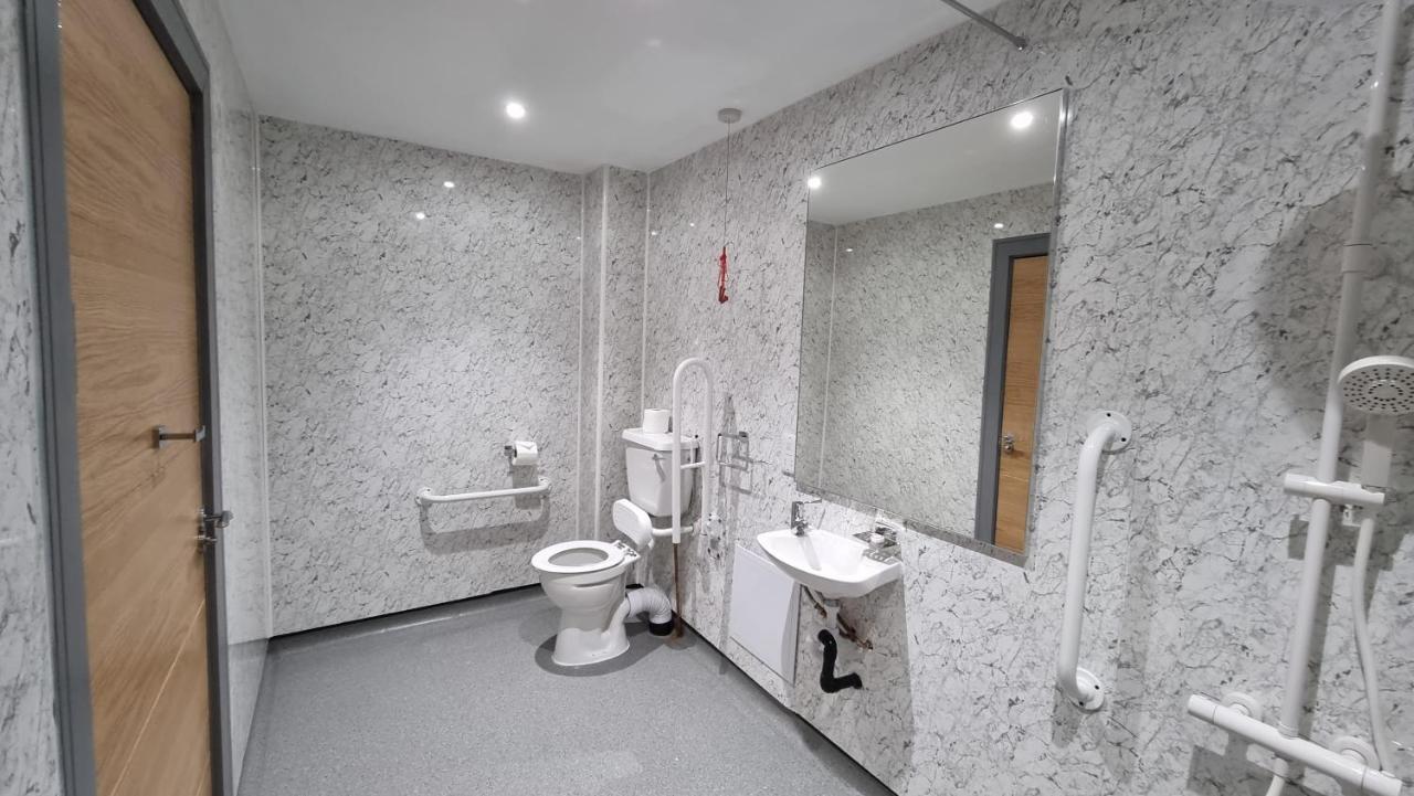 Dreams Hotel - Park View Barking  Bagian luar foto