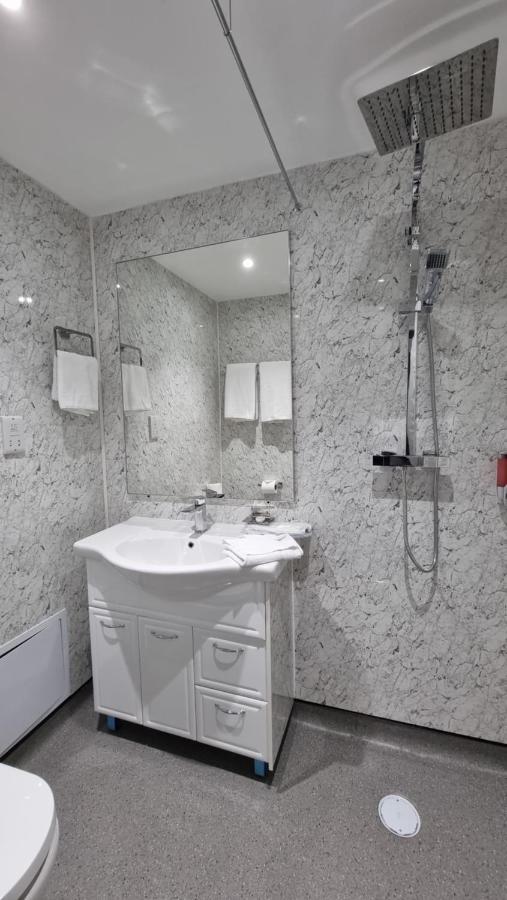 Dreams Hotel - Park View Barking  Bagian luar foto