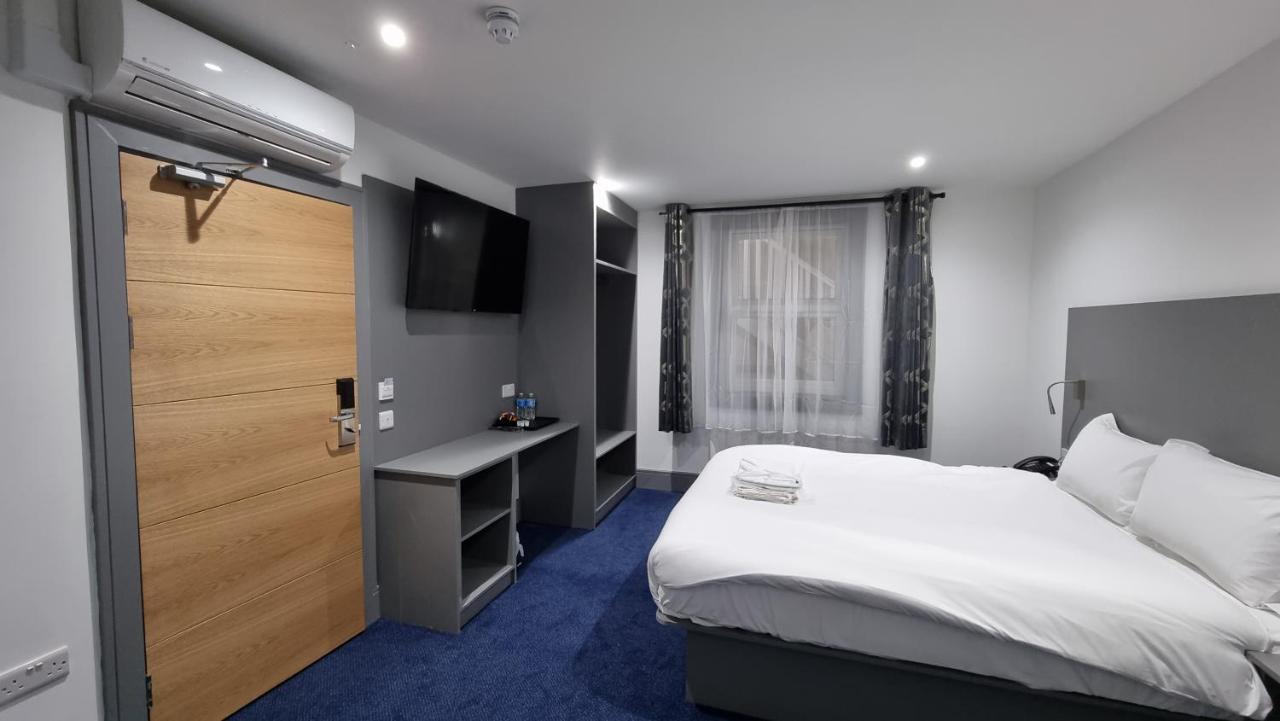 Dreams Hotel - Park View Barking  Bagian luar foto