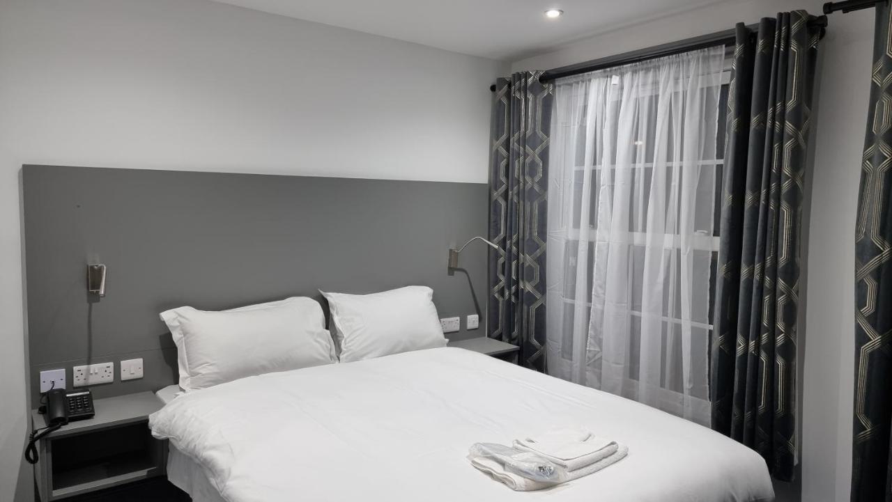 Dreams Hotel - Park View Barking  Bagian luar foto