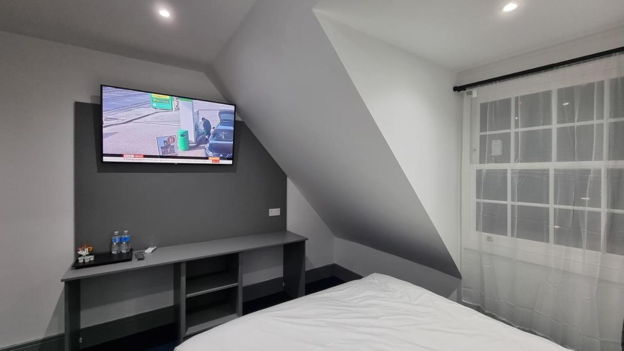 Dreams Hotel - Park View Barking  Bagian luar foto