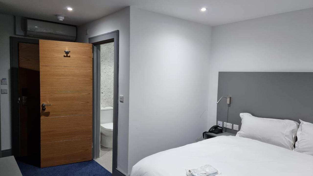 Dreams Hotel - Park View Barking  Bagian luar foto